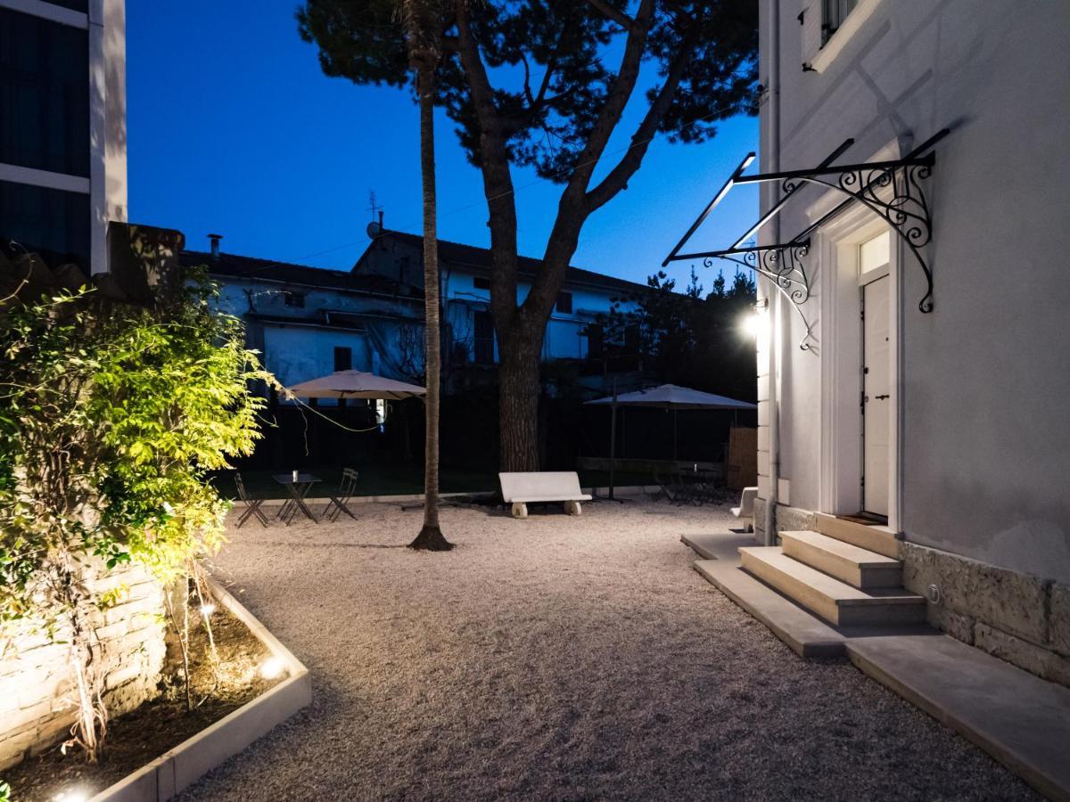 B&B Villa Tozza 西尼加利亚 外观 照片